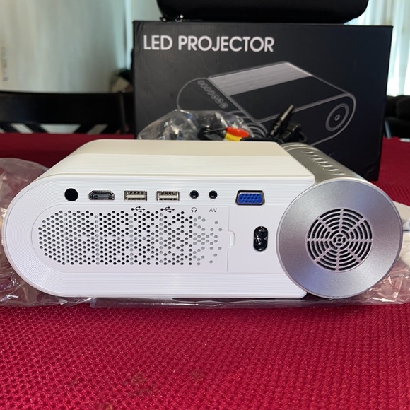 GooDee Mini Home Theater Projector 7500L  w/ case, cords & remote - Picture 7 of 12